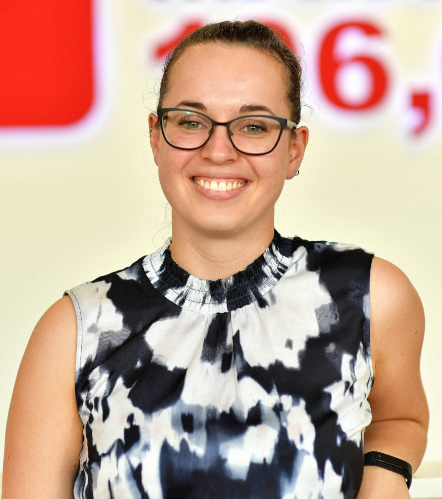 Dieses Bild hat ein leeres alt-Attribut; sein Dateiname ist Desirée-Brilmayer-907x1024.jpg.